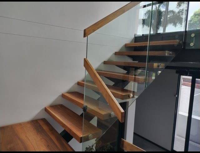 156M² MEDICAL SUITE RENTED IN WALMER